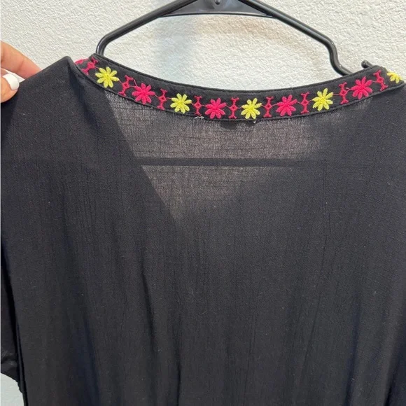 Black Short Sleeve Embellished Blouse with Floral Design - Picture 6 of 8